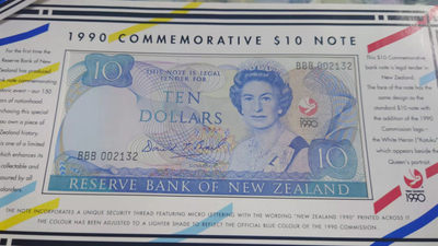 1.10晚群里有新品看下方预告群里先卖【囧羊收藏】精选微拍第44期暨2022年第一期  世界钱币精选 - 1990年新西兰10元纪念钞 原装册全程无47千位小号2132