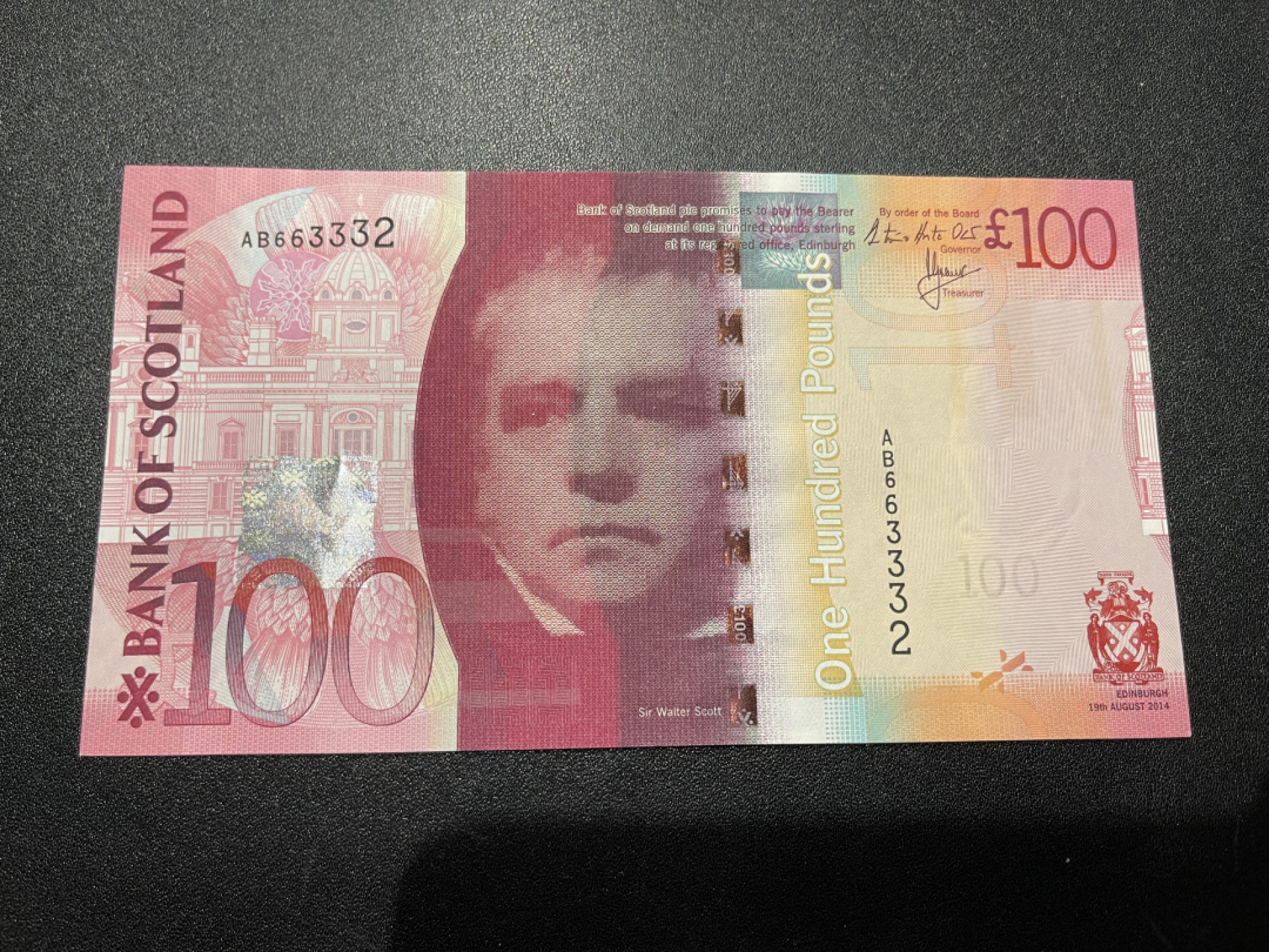 🌟2022新年第二拍《外钞收藏家》第一百六十期拍卖（本期81件） 2014年苏格兰100镑 无47靓号 全新 安全线旁边有疑似安全线压出的印