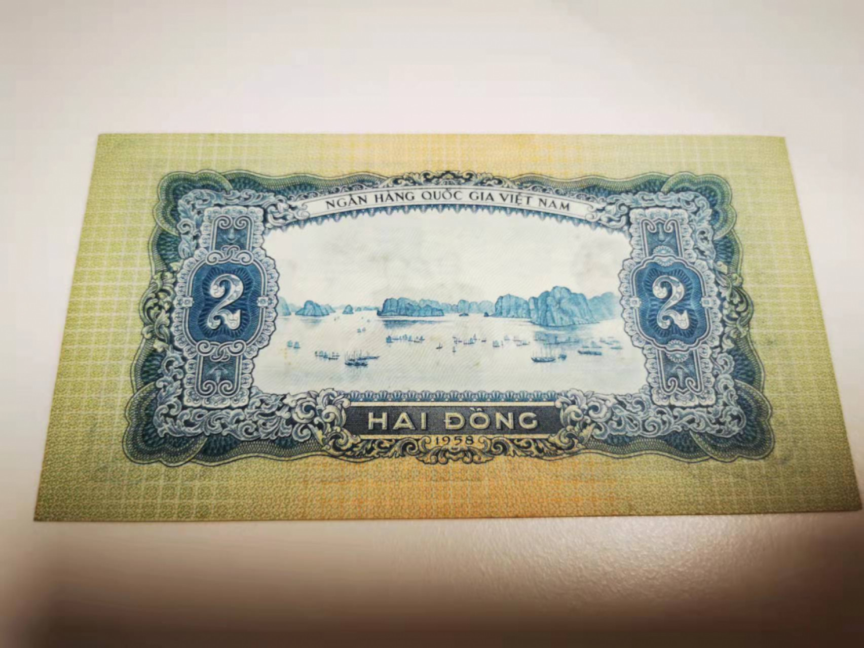 【鲸贝乐淘★叁拍包邮】千字文·第“毛施淑姿，工颦妍笑”号拍卖 【中国代印★越南🇻🇳】1958年2盾，五星水印，AUnc，略有小黑点，难得好品