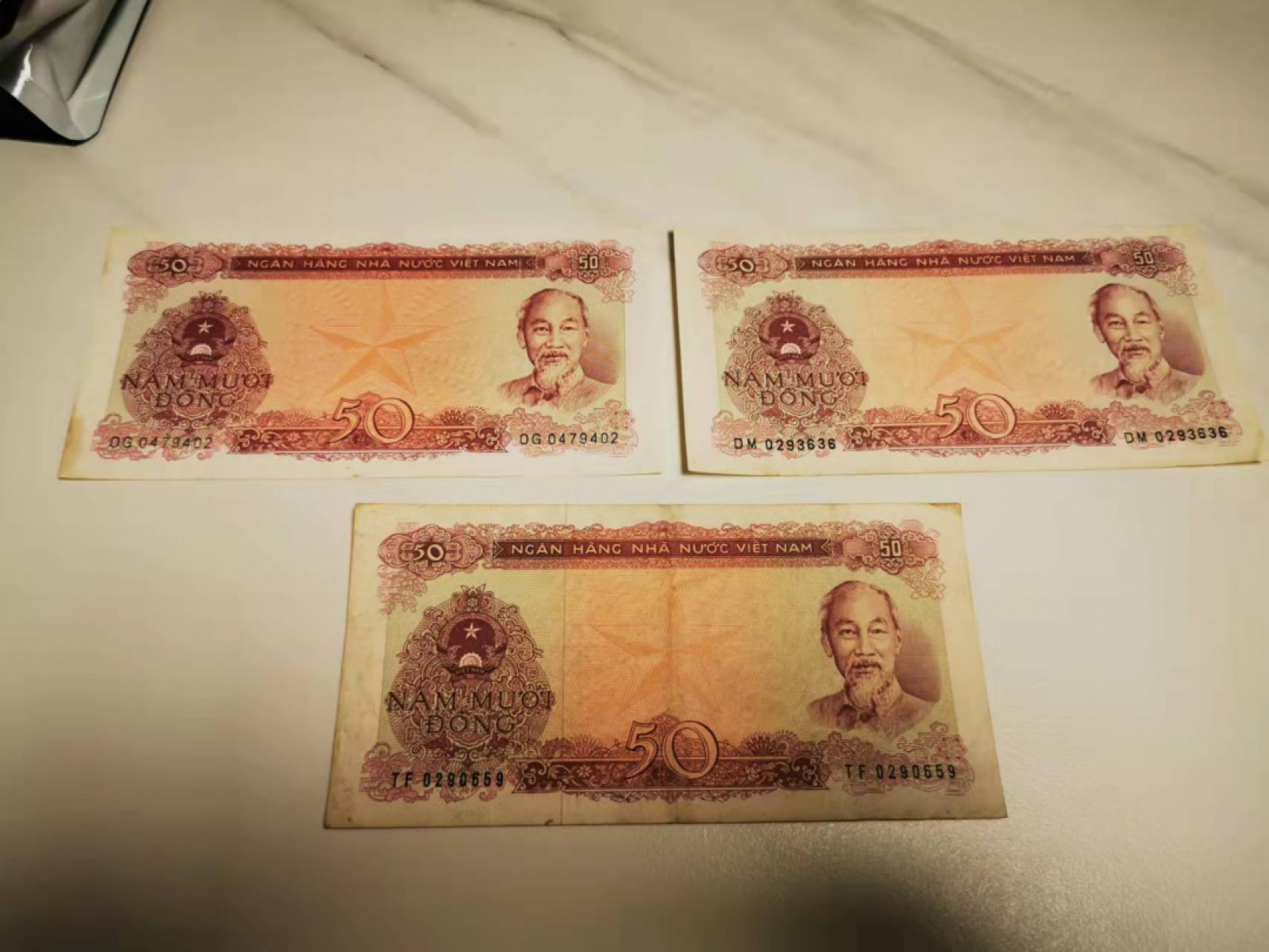 【鲸贝乐淘★叁拍包邮】千字文·第“毛施淑姿，工颦妍笑”号拍卖 【越南🇻🇳】1976年50盾3张，三种号码字体，流通好品如图