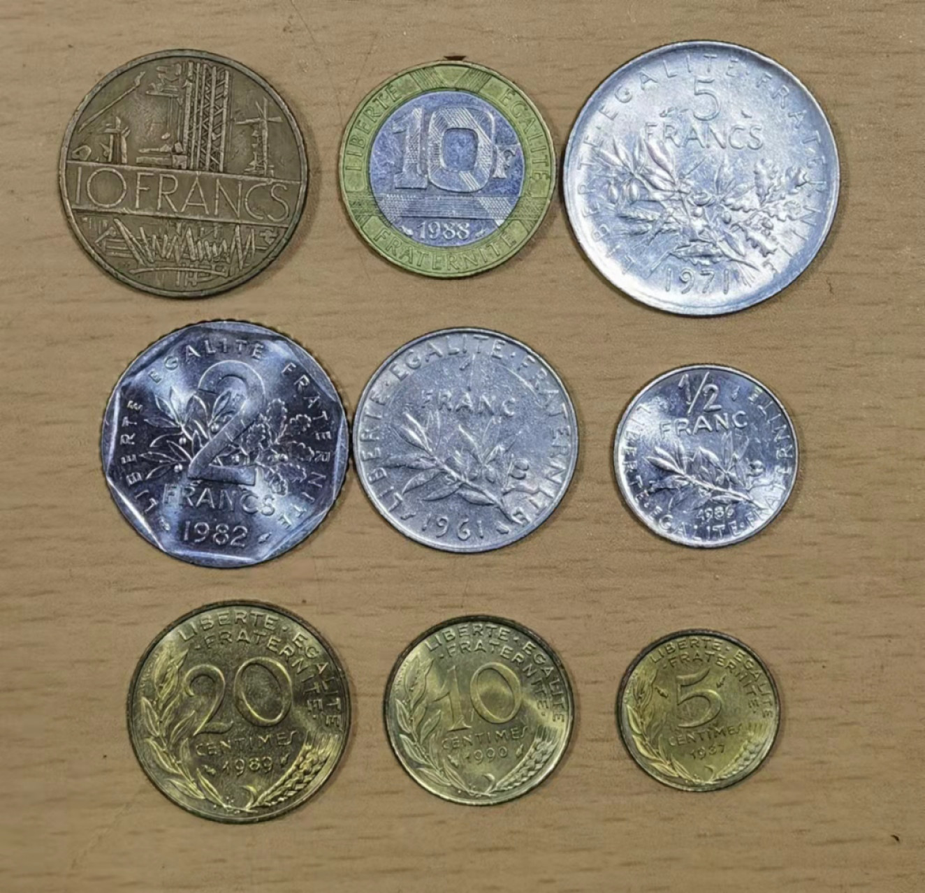 北京马甸外国钱币专卖店微拍第六十七期，非贵金属外国纪念币，流通币专场，陆续上新欢迎关注 法国流通币9枚／套