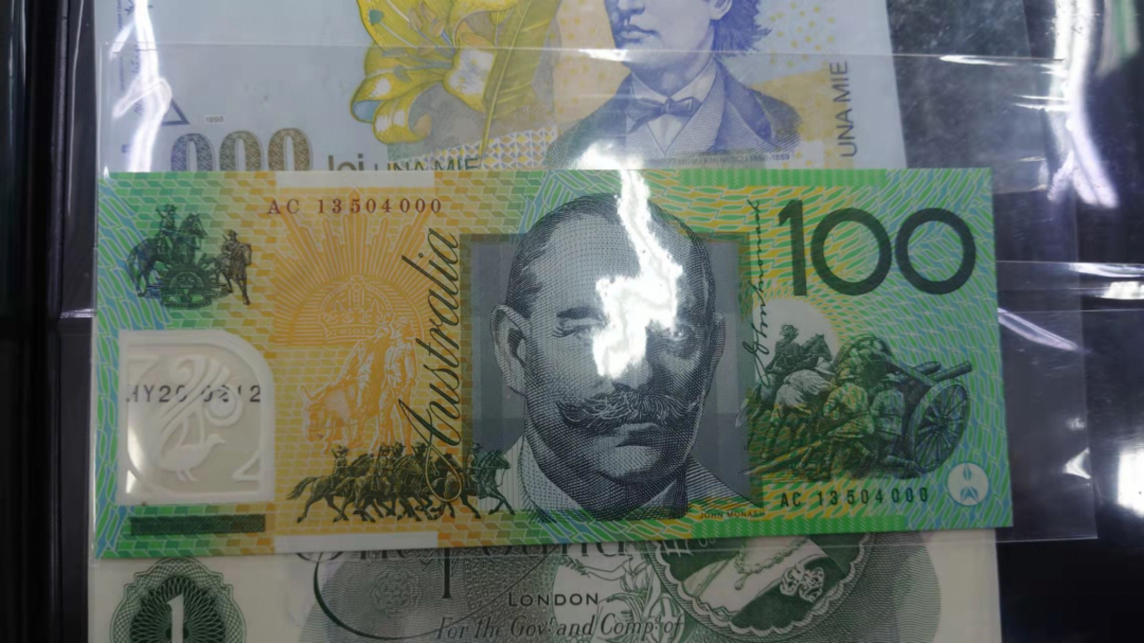 1.10晚群里有新品看下方预告群里先卖【囧羊收藏】精选微拍第44期暨2022年第一期  世界钱币精选 2013年澳大利亚100元塑料钞 豹子号000 全新UNC