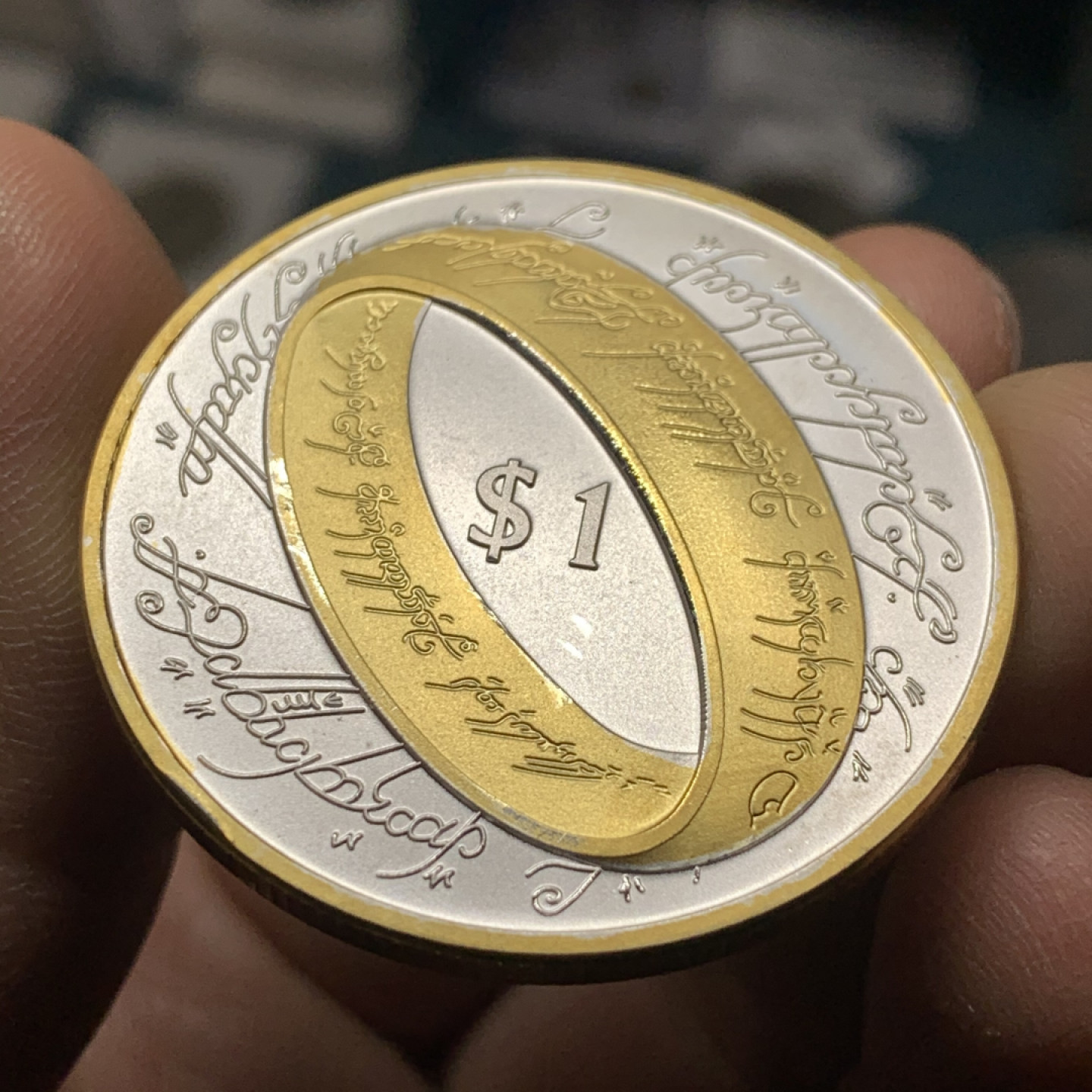 《竞宝斋》第27场-本周日，周一2场连拍（全场顺丰包邮） 新西兰 2003年 1新西兰元 指环王镀金精制纪念银币