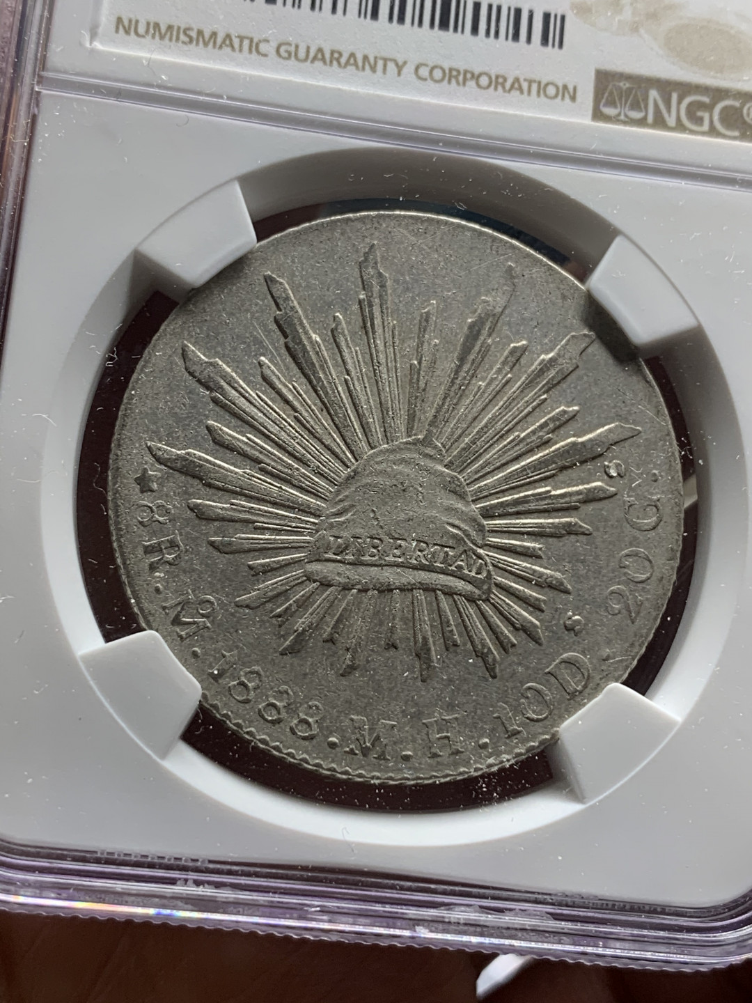 《竞宝斋》第27场-本周日，周一2场连拍（全场顺丰包邮） NGC-AUD   墨西哥 1888年 8 里亚尔   墨西哥厂  银币     原味mo厂老鹰 吉祥年份