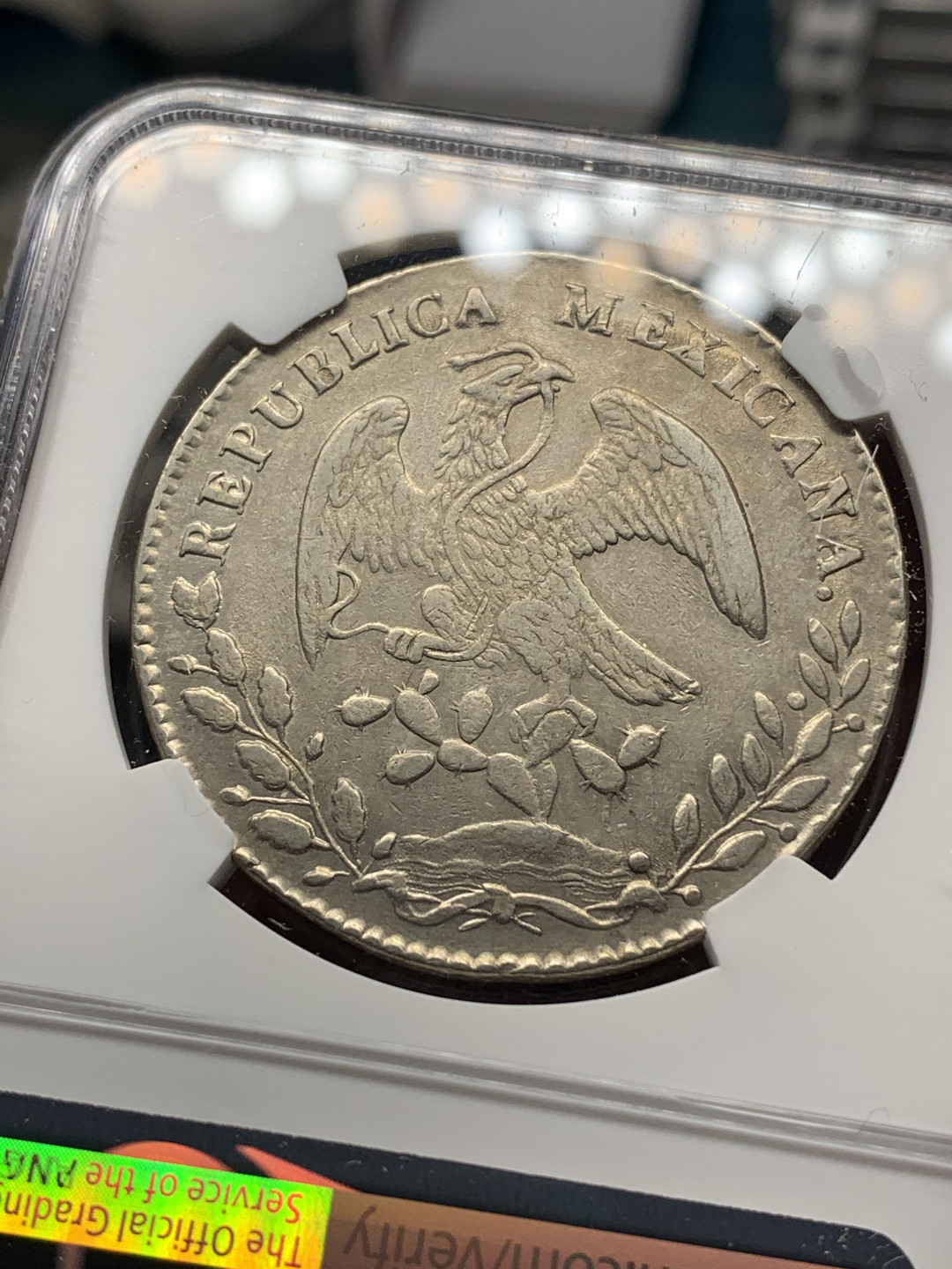 《竞宝斋》第27场-本周日，周一2场连拍（全场顺丰包邮） NGC-XFD  1882 墨西哥鹰洋 8 里亚尔 波多西厂  原味五彩