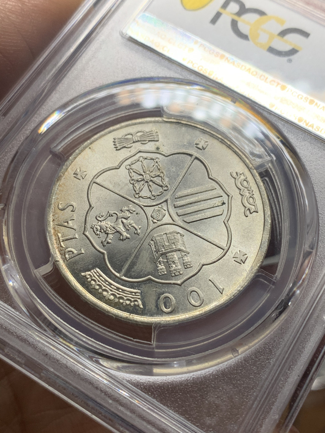 《竞宝斋》第27场-本周日，周一2场连拍（全场顺丰包邮） PCGS MS64 1966 西班牙 100比塞塔 佛朗哥银币 带彩转光