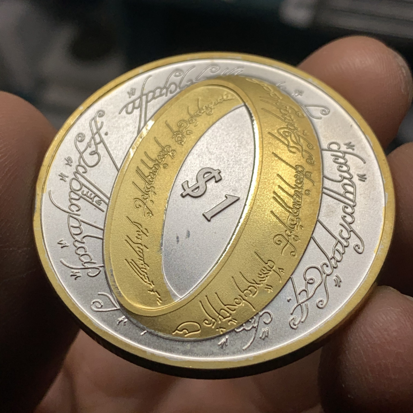 《竞宝斋》第27场-本周日，周一2场连拍（全场顺丰包邮） 新西兰 2003年 1新西兰元 指环王镀金精制纪念银币