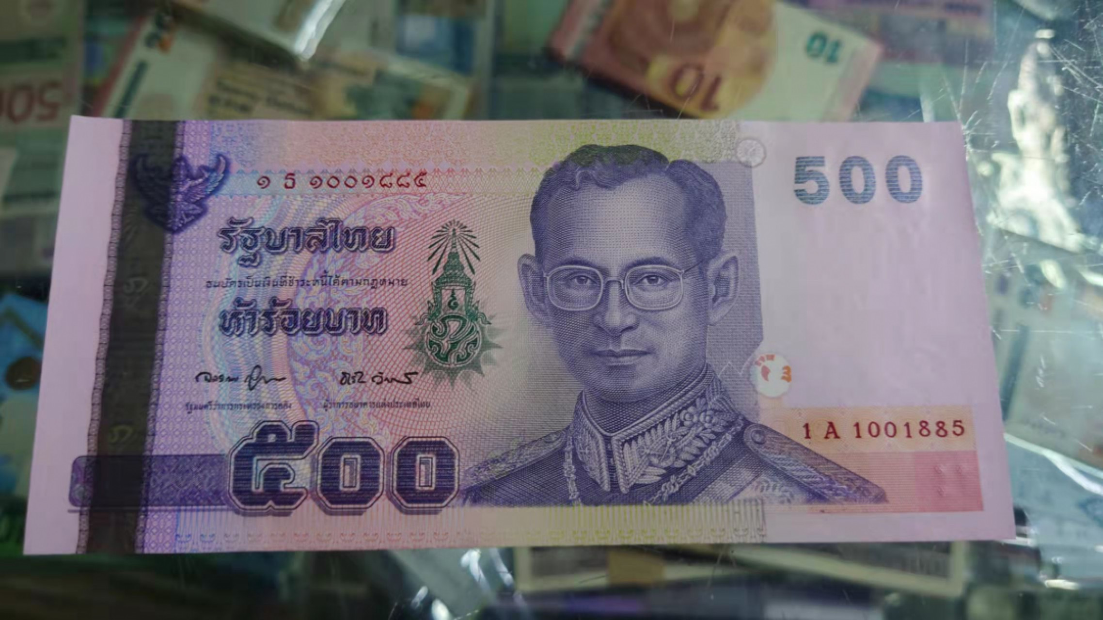 1.10晚群里有新品看下方预告群里先卖【囧羊收藏】精选微拍第44期暨2022年第一期  世界钱币精选 2001年泰国500铢 全新UNC无47