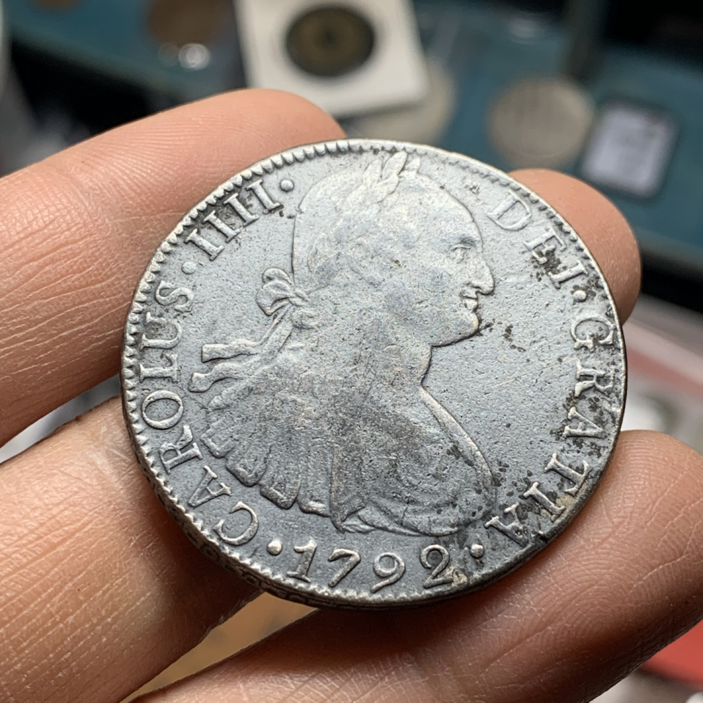 《竞宝斋》第27场-本周日，周一2场连拍（全场顺丰包邮） 西属 墨西哥1792年 卡四 8R 双柱大银币 38.3mm 26.4克  细节见图