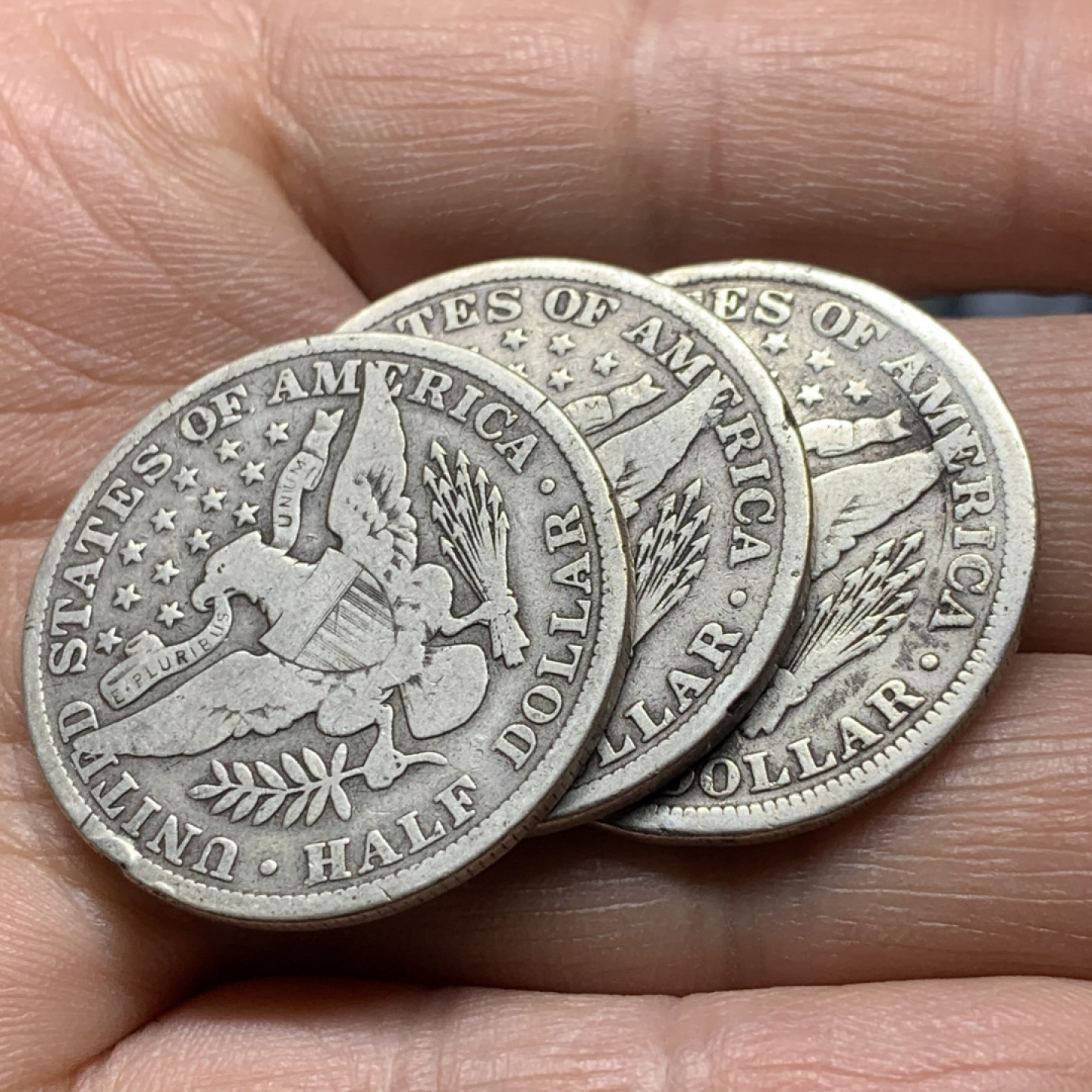 《竞宝斋》第27场-本周日，周一2场连拍（全场顺丰包邮） 美国 早期1899，1904，1906 半美元银币3枚 直径30.4mm，重量：11.8X3=35.4克