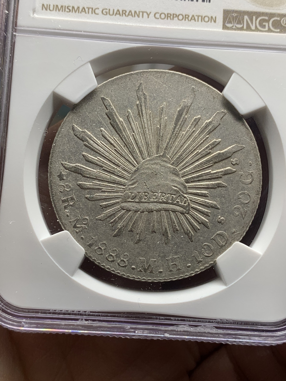 《竞宝斋》第27场-本周日，周一2场连拍（全场顺丰包邮） NGC-AUD   墨西哥 1888年 8 里亚尔   墨西哥厂  银币     原味mo厂老鹰 吉祥年份