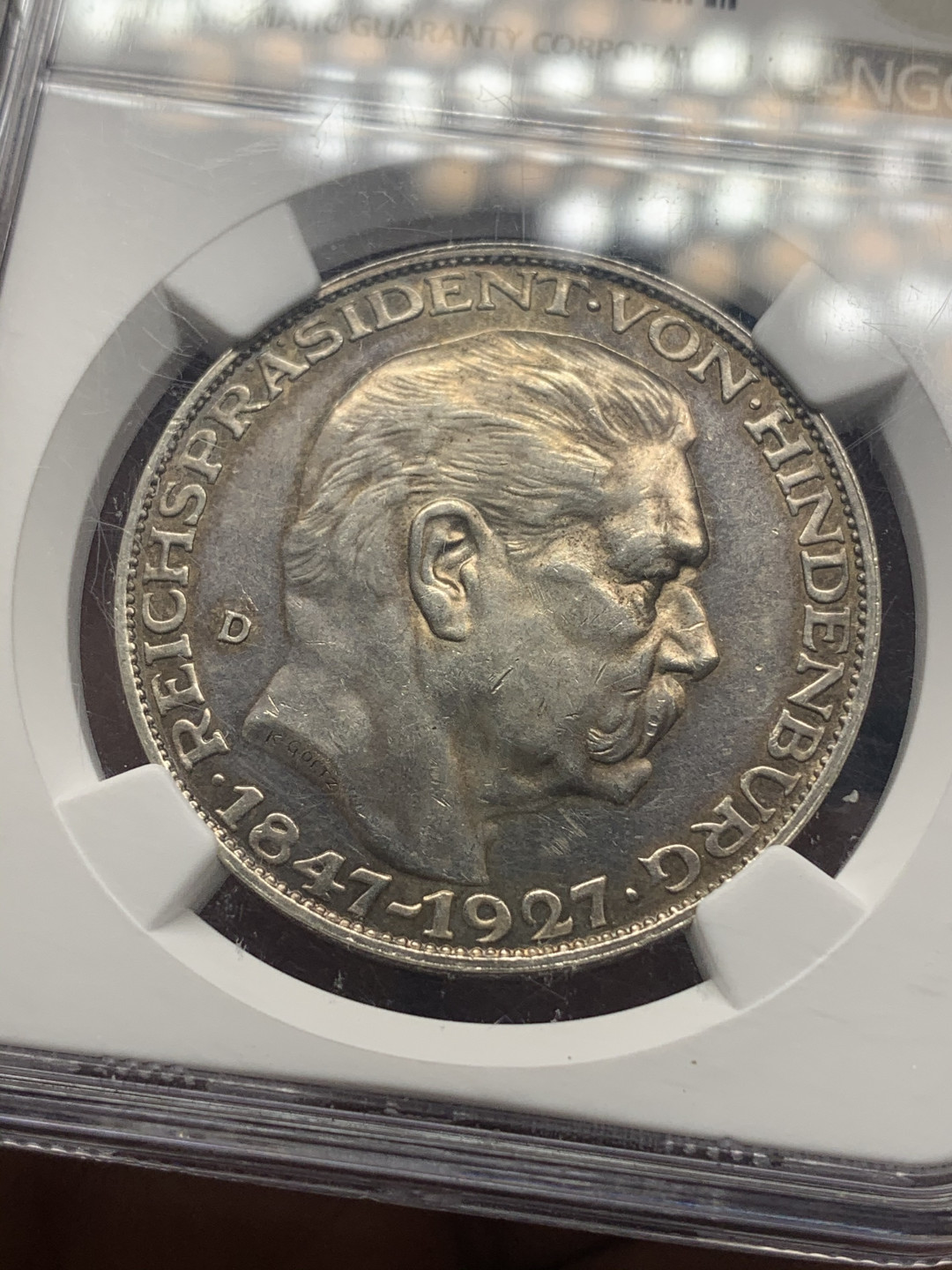 《竞宝斋》第27场-本周日，周一2场连拍（全场顺丰包邮） NGC-MS62 德国 1927年 兴登堡80大寿纪念大银章 底板转光 带硫化黑彩