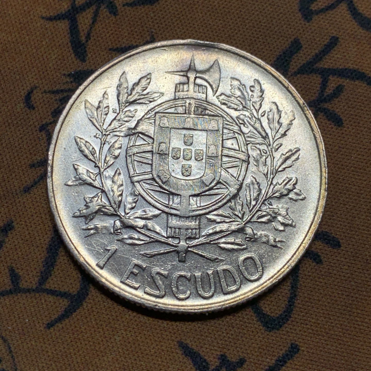 《竞宝斋》第27场-本周日，周一2场连拍（全场顺丰包邮） 葡萄牙1910年 纪念共和国诞生1埃斯库多大银币