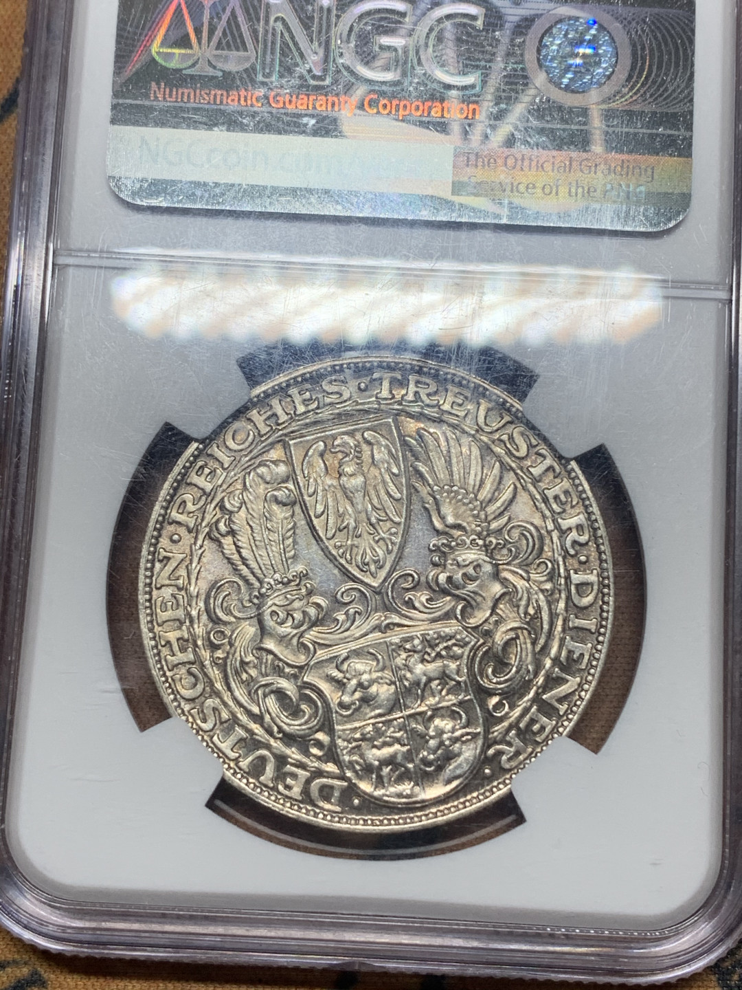 《竞宝斋》第27场-本周日，周一2场连拍（全场顺丰包邮） NGC-MS62 德国 1927年 兴登堡80大寿纪念大银章 底板转光 带硫化黑彩