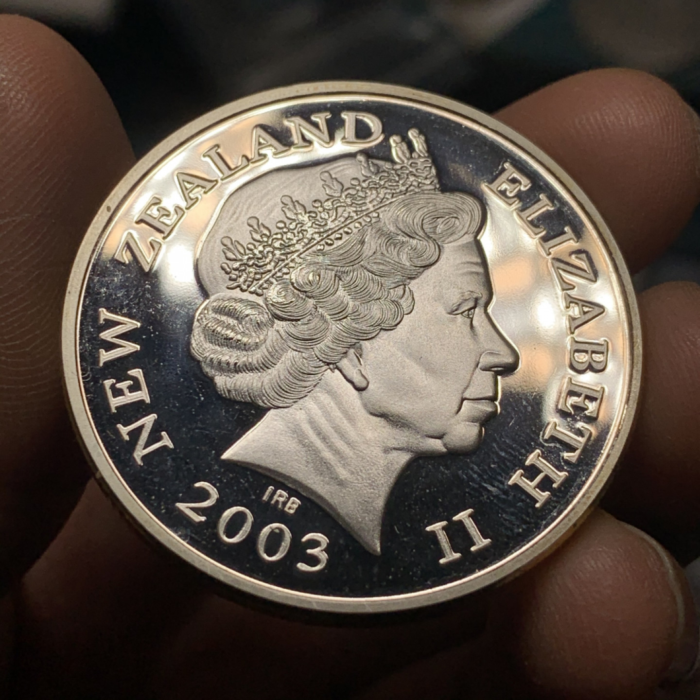 《竞宝斋》第27场-本周日，周一2场连拍（全场顺丰包邮） 新西兰 2003年 1新西兰元 指环王镀金精制纪念银币