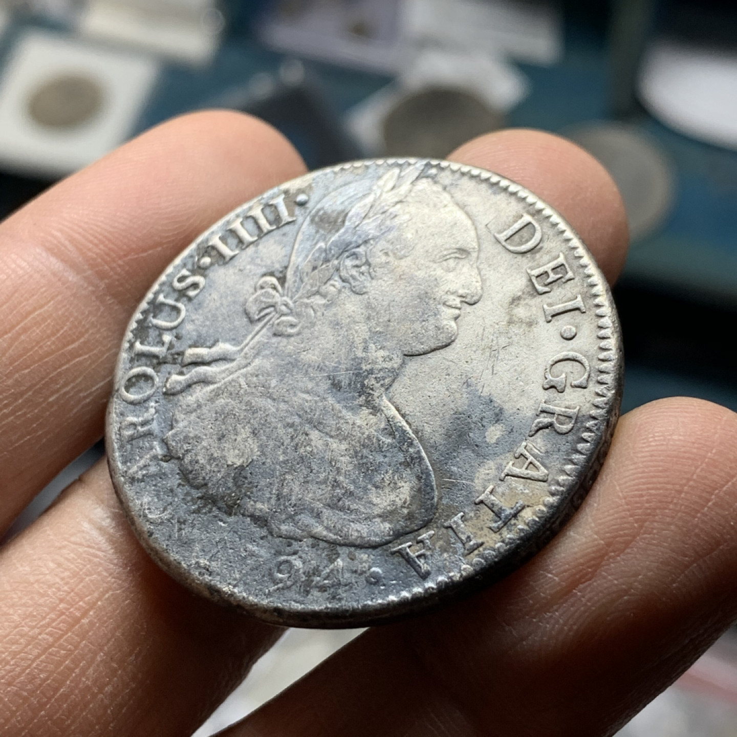 《竞宝斋》第27场-本周日，周一2场连拍（全场顺丰包邮） 西属 墨西哥1794年 卡四 8R 双柱大银币 39.4mm 26克  细节见图