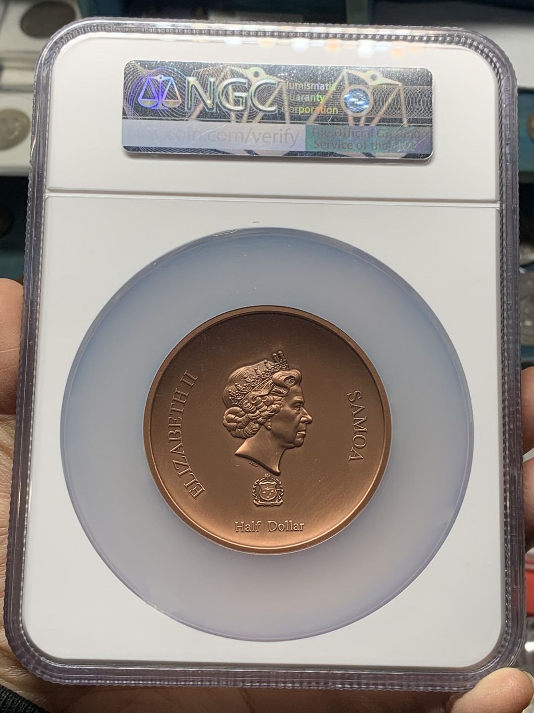 《竞宝斋》第27场-本周日，周一2场连拍（全场顺丰包邮） NGC-MS70  萨摩亚 超大型 2020年的50分铜币 观音铜像