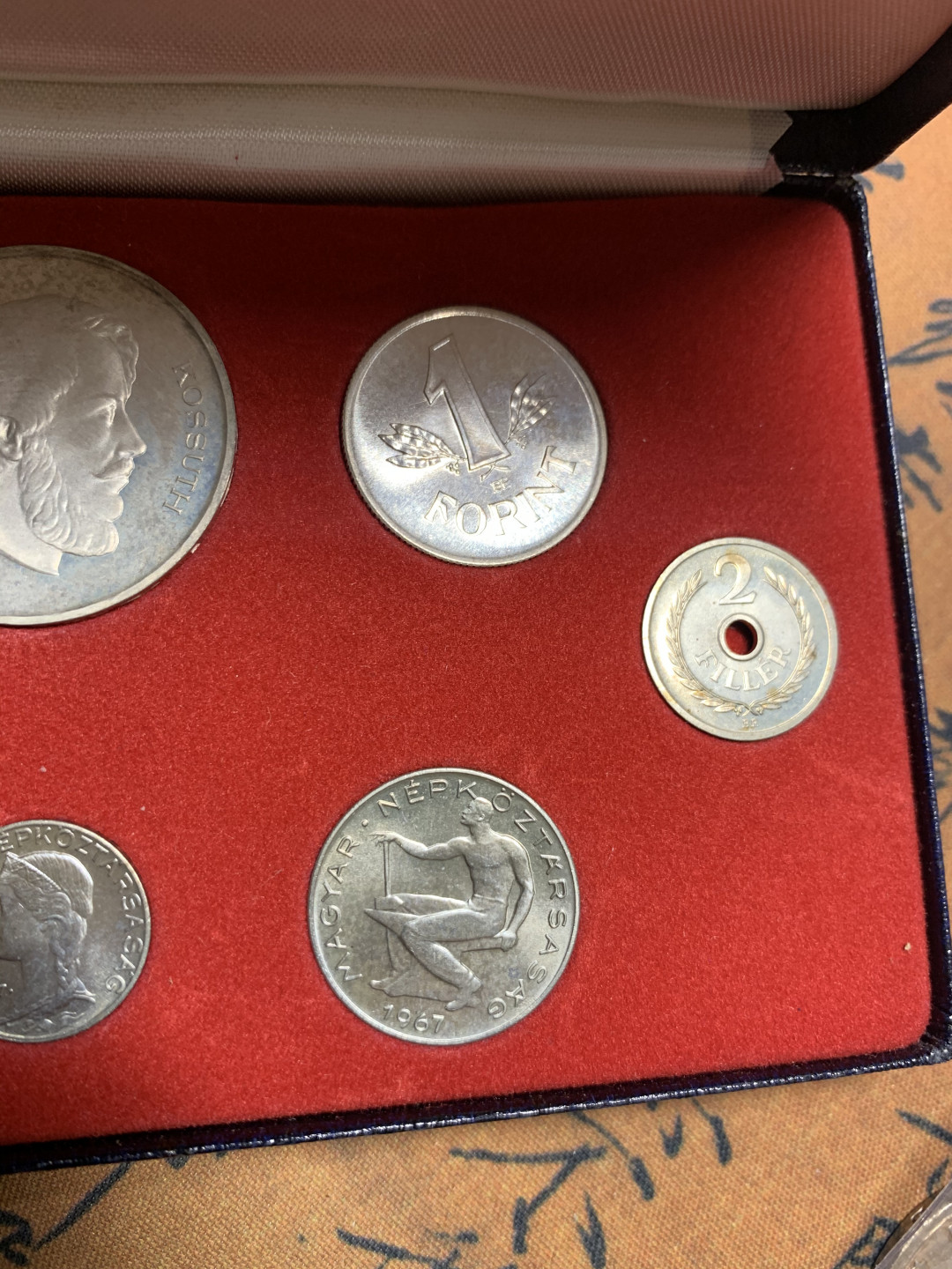 《竞宝斋》第27场-本周日，周一2场连拍（全场顺丰包邮） 匈牙利1967年（特年）精致8枚装套币 三枚银币5.85克 6.12克和克书无记录