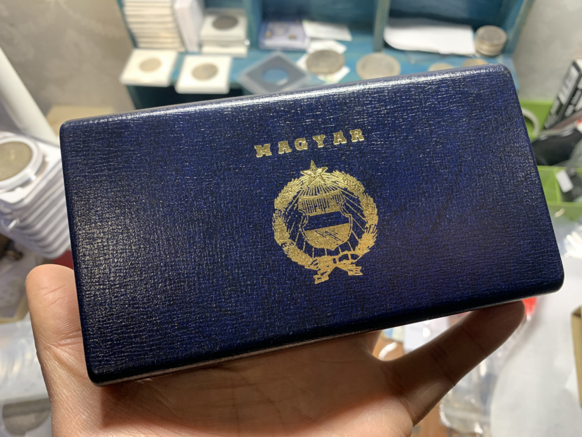 《竞宝斋》第27场-本周日，周一2场连拍（全场顺丰包邮） 匈牙利1967年（特年）精致8枚装套币 三枚银币5.85克 6.12克和克书无记录