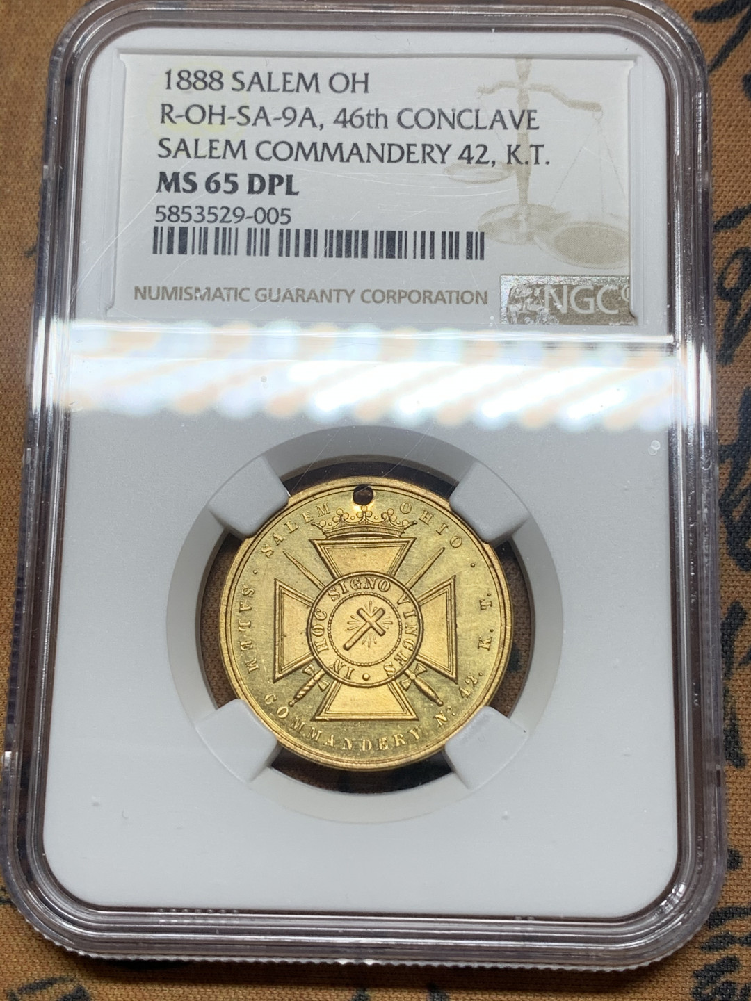 《竞宝斋》第27场-本周日，周一2场连拍（全场顺丰包邮） NGC-MS65DPL 1888年美国镀金奖章 纪念圣殿骑士团俄亥俄年度密会 高分双面小镜子 ngc给章dpl非常不容易 圣殿骑士团的历史可追溯到1119年 十字军东征时期 数据库唯一评级 极稀历史文物章