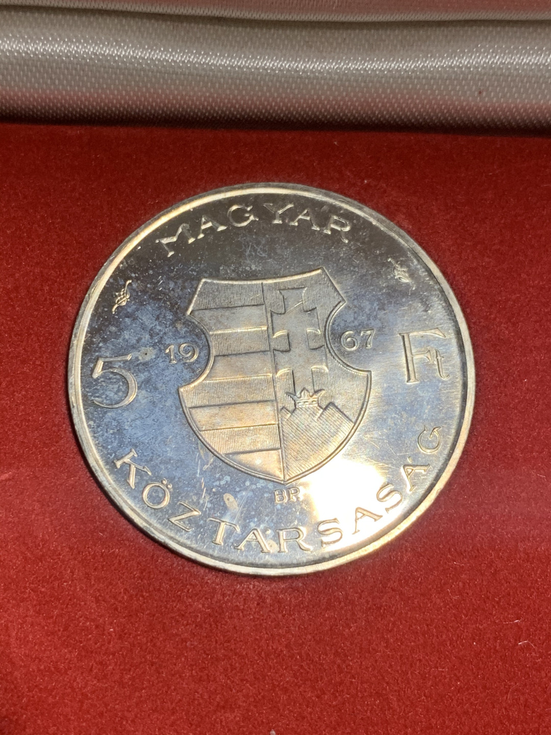 《竞宝斋》第27场-本周日，周一2场连拍（全场顺丰包邮） 匈牙利1967年（特年）精致8枚装套币 三枚银币5.85克 6.12克和克书无记录