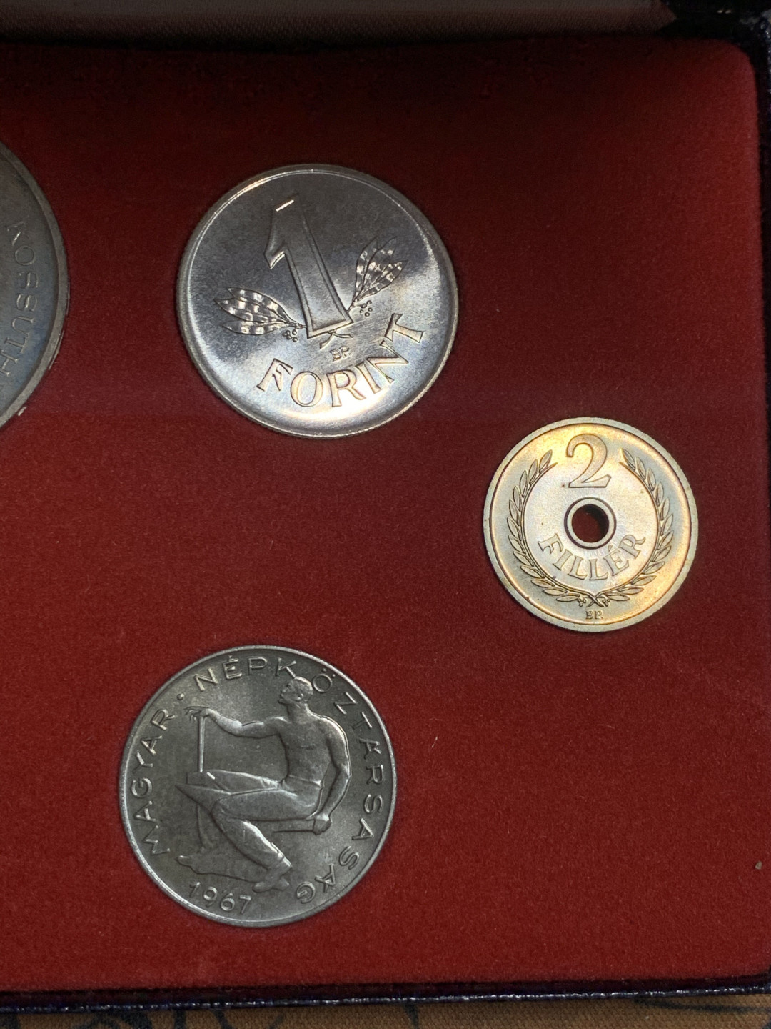 《竞宝斋》第27场-本周日，周一2场连拍（全场顺丰包邮） 匈牙利1967年（特年）精致8枚装套币 三枚银币5.85克 6.12克和克书无记录