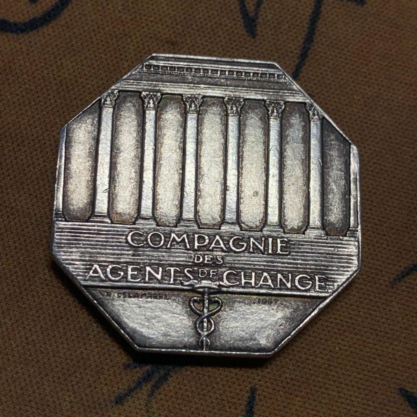 《竞宝斋》第27场-本周日，周一2场连拍（全场顺丰包邮） 法国 银制八角一枚 重约20.94克