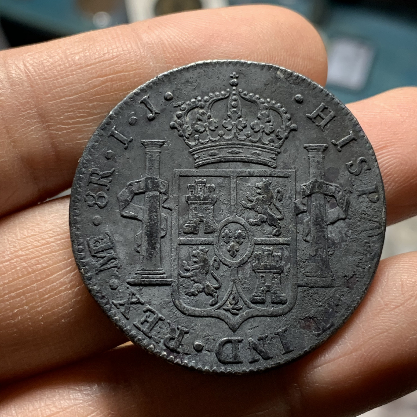 《竞宝斋》第27场-本周日，周一2场连拍（全场顺丰包邮） 西属 秘鲁 1798年 卡四 8R 双柱大银币 38.6mm 26.7克  细节见图