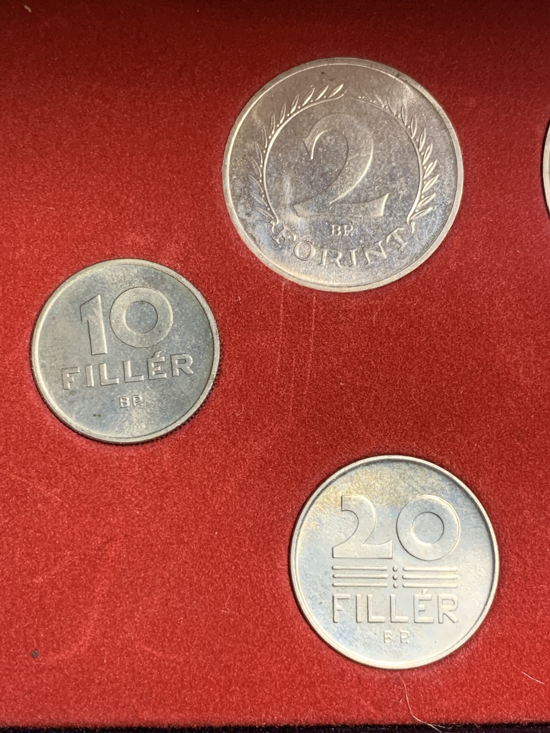 《竞宝斋》第27场-本周日，周一2场连拍（全场顺丰包邮） 匈牙利1967年（特年）精致8枚装套币 三枚银币5.85克 6.12克和克书无记录