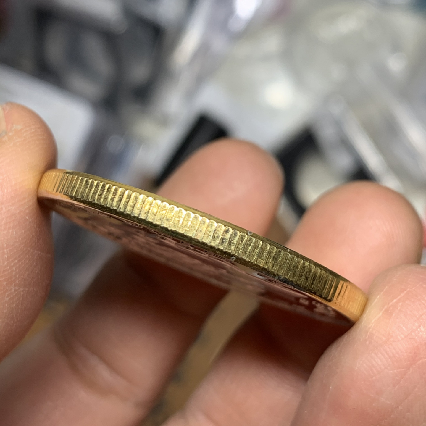 《竞宝斋》第27场-本周日，周一2场连拍（全场顺丰包邮） 新西兰 2003年 1新西兰元 指环王镀金精制纪念银币