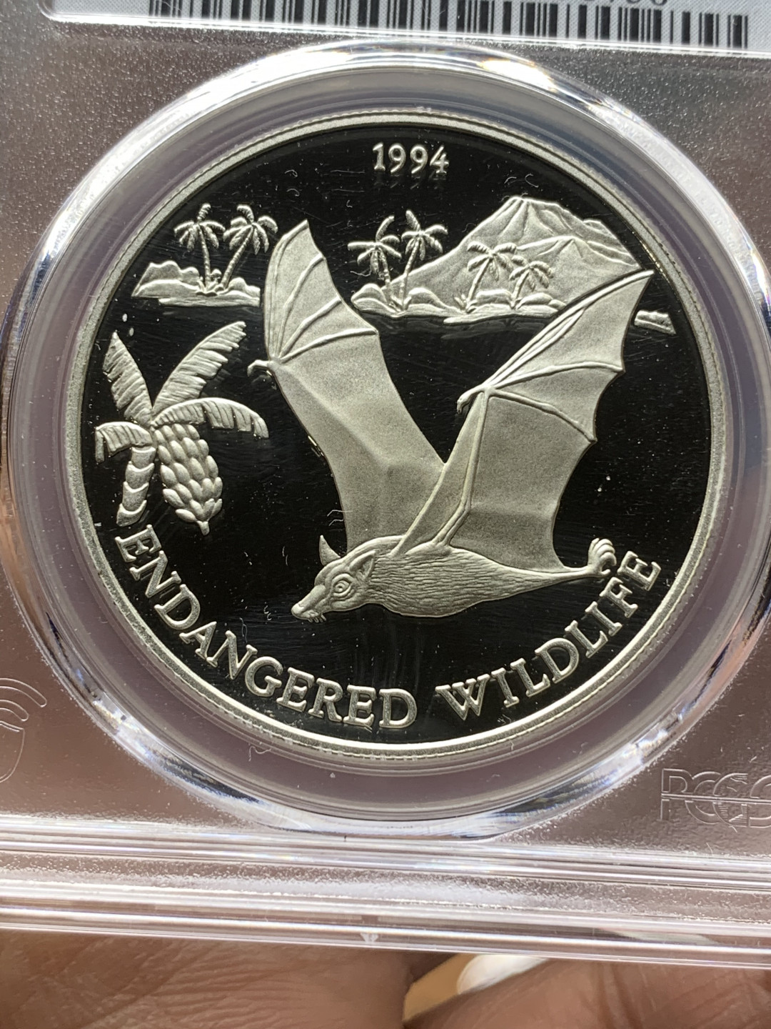 《竞宝斋》第27场-本周日，周一2场连拍（全场顺丰包邮） PCGS PR69DCAM 萨摩亚1994年动物-蝙蝠10塔拉精制大银币 亚军分 925银，直径38.7mm，重量31.23g，发行量2万枚。