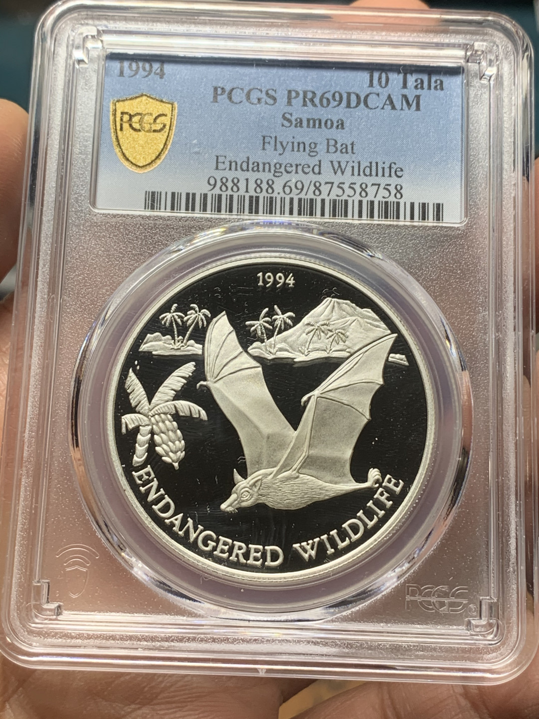 《竞宝斋》第27场-本周日，周一2场连拍（全场顺丰包邮） PCGS PR69DCAM 萨摩亚1994年动物-蝙蝠10塔拉精制大银币 亚军分 925银，直径38.7mm，重量31.23g，发行量2万枚。