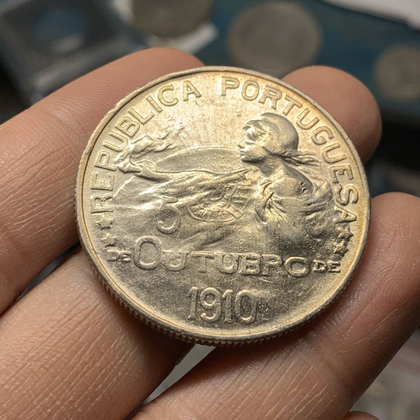 《竞宝斋》第27场-本周日，周一2场连拍（全场顺丰包邮） 葡萄牙1910年 纪念共和国诞生1埃斯库多大银币