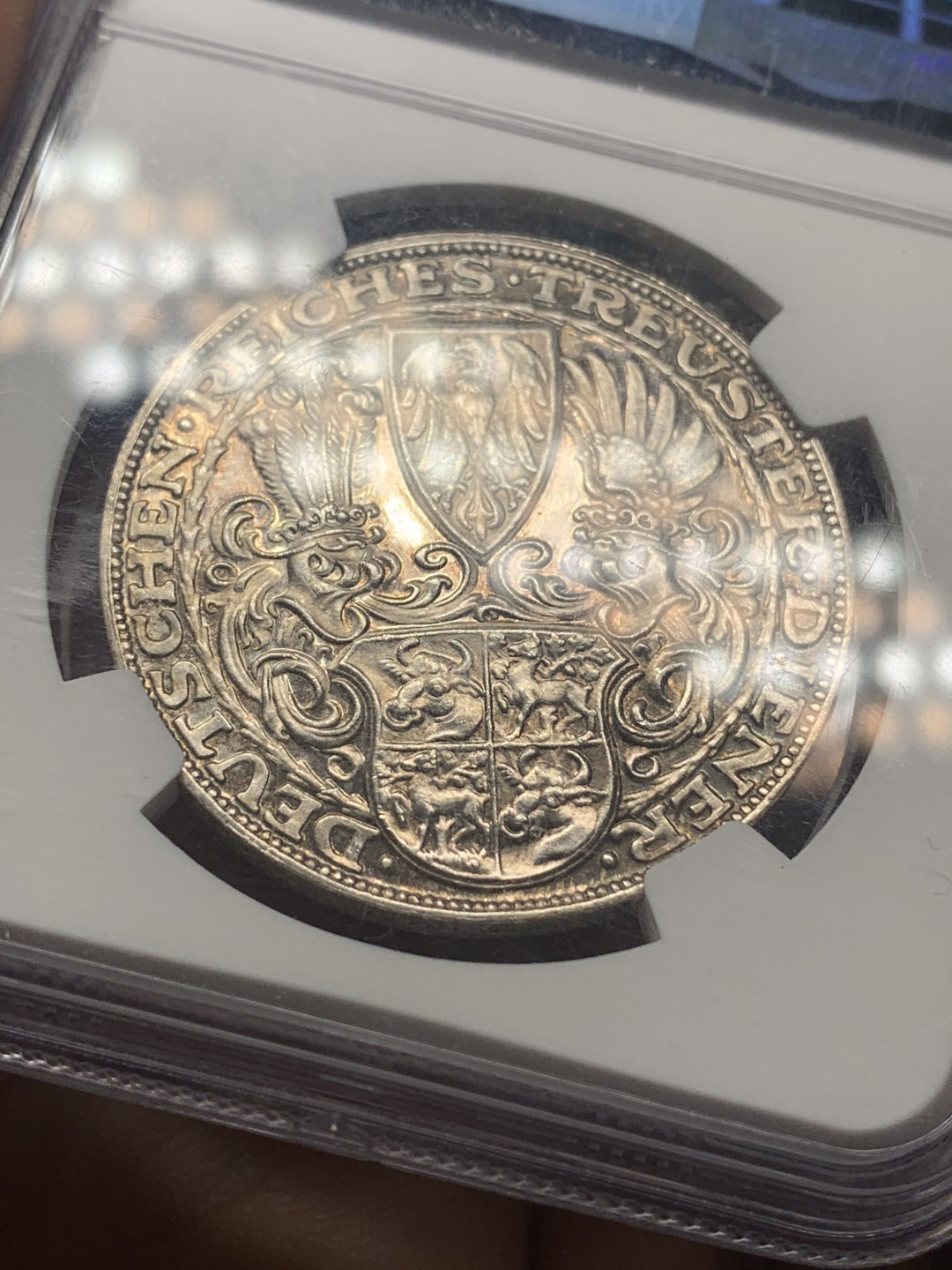 《竞宝斋》第27场-本周日，周一2场连拍（全场顺丰包邮） NGC-MS62 德国 1927年 兴登堡80大寿纪念大银章 底板转光 带硫化黑彩