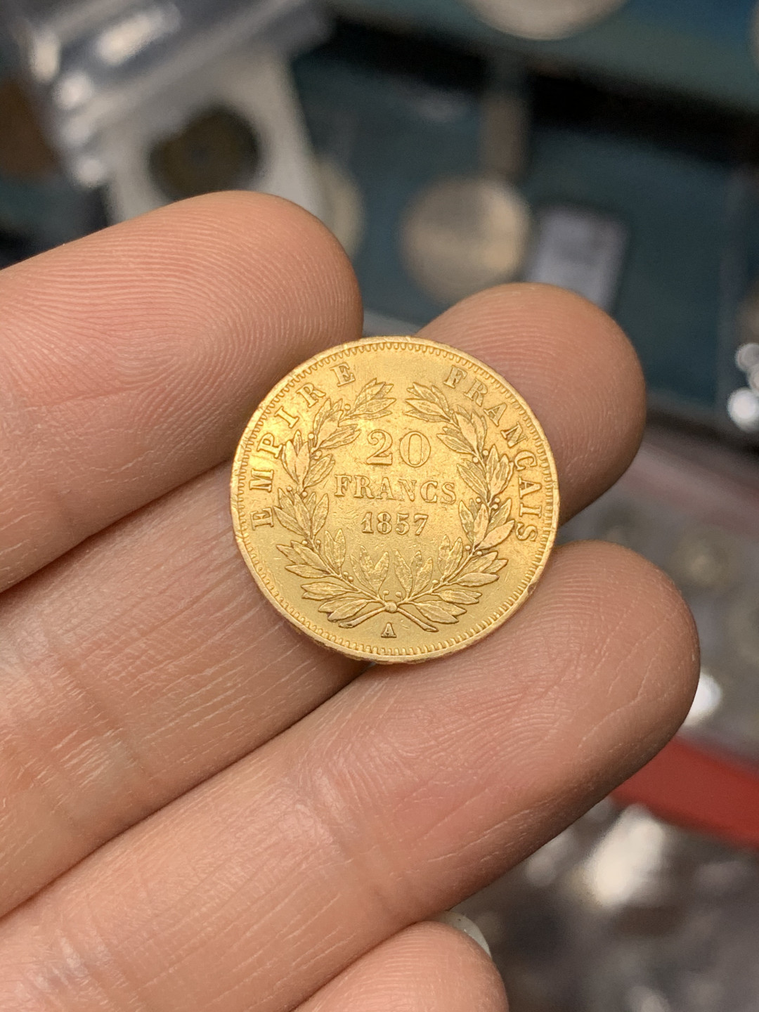 《竞宝斋》第27场-本周日，周一2场连拍（全场顺丰包邮） 1857年 拿破仑三世20法郎金币 6.42克，90%含金量