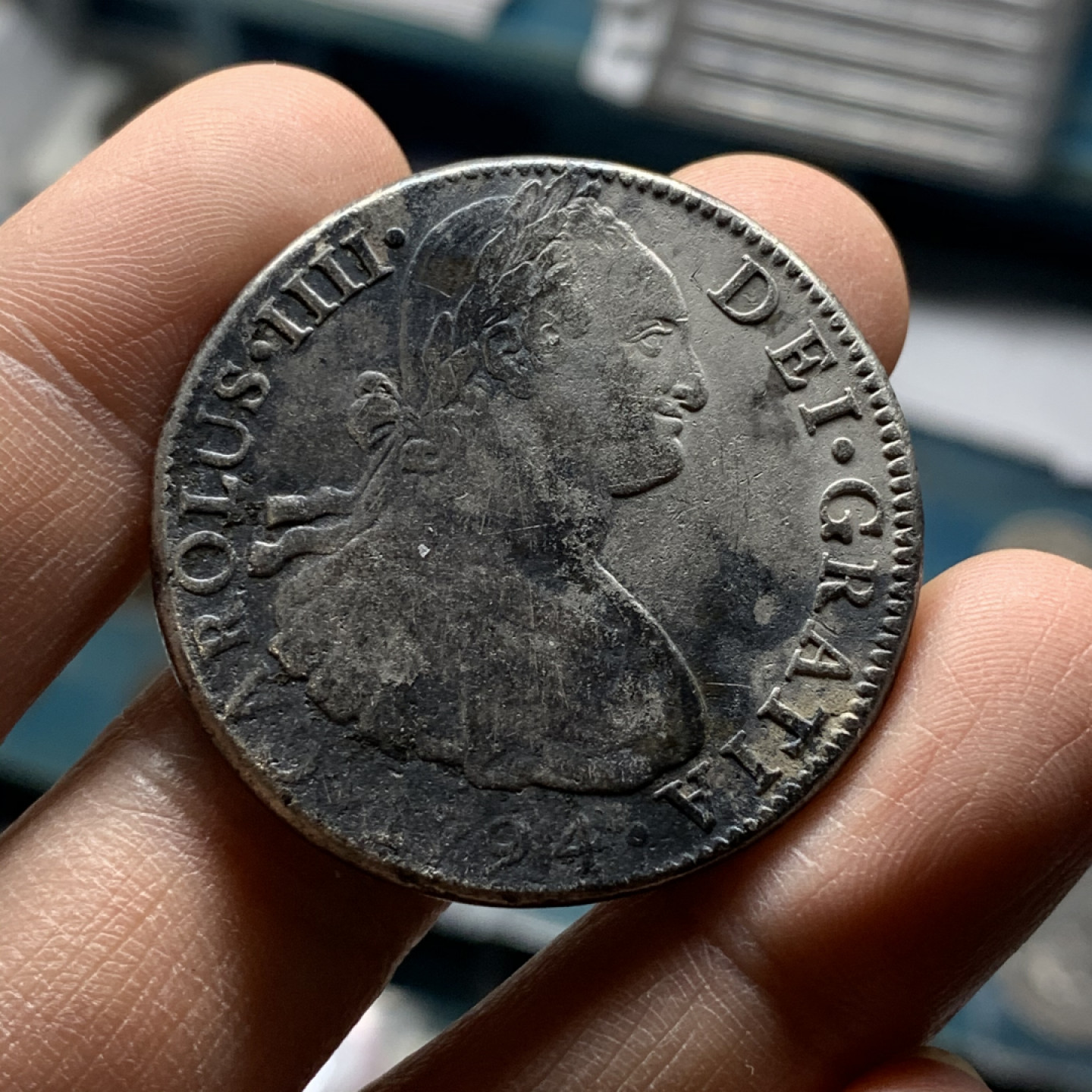 《竞宝斋》第27场-本周日，周一2场连拍（全场顺丰包邮） 西属 墨西哥1794年 卡四 8R 双柱大银币 39.4mm 26克  细节见图