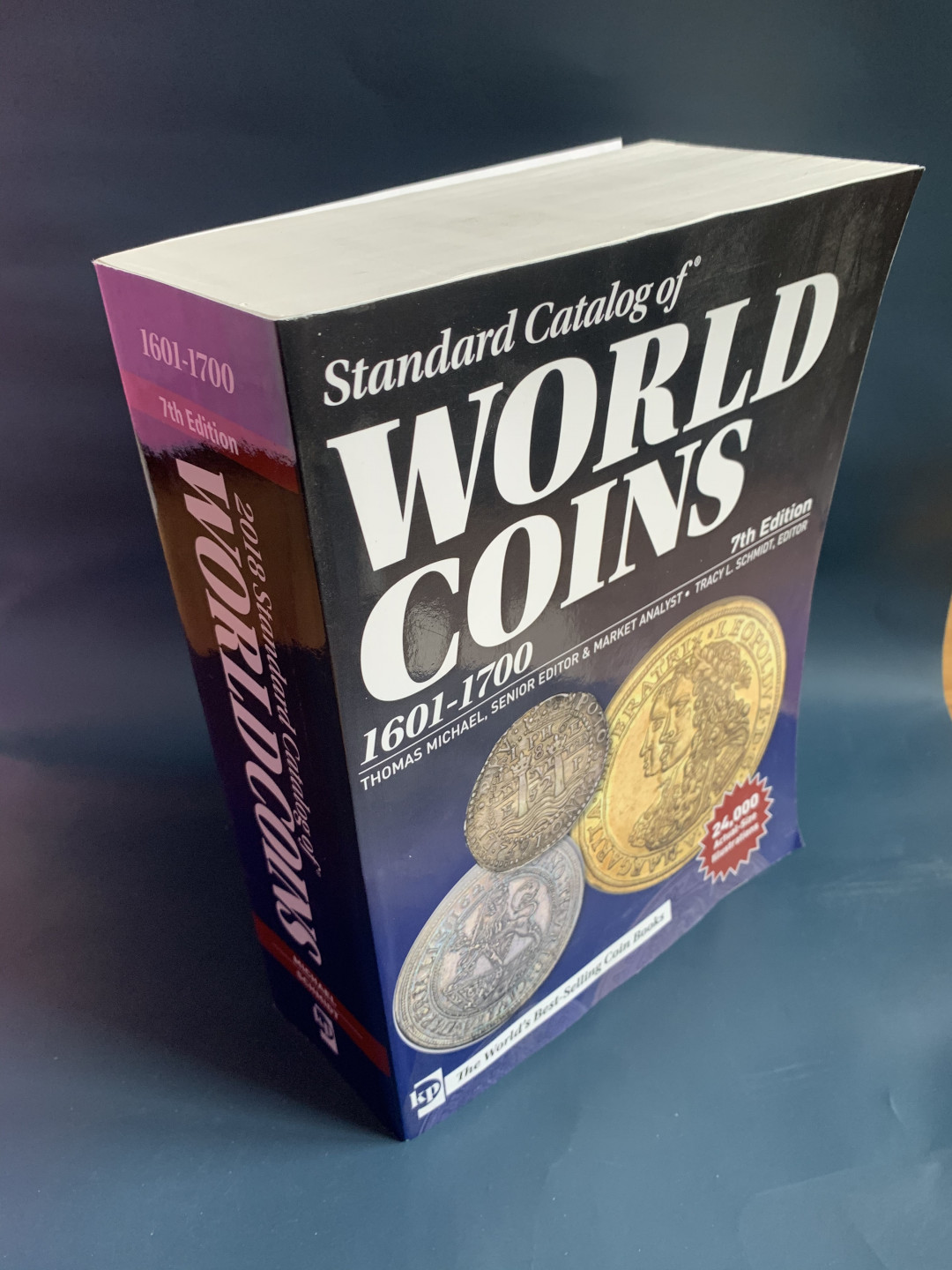 《竞宝斋》第28场-本周日，周一2场连拍（全场顺丰包邮） 难得 克劳斯目录 最新第七版 1601-1700年 涵盖世界24000枚钱币，杂志大小印刷非常清晰，厚达1632页！目录重约3公斤