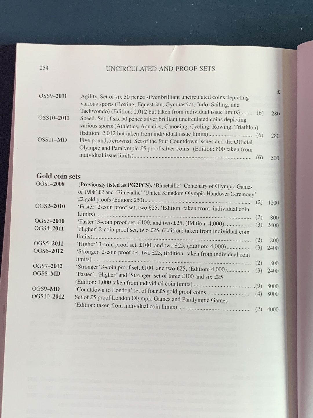 《竞宝斋》第28场-本周日，周一2场连拍（全场顺丰包邮） SPINK 斯宾克英国目录，保存完好，精装本546页（涵盖凯尔特人到二战时期）+平装本259页（英国十进制钱币目录）