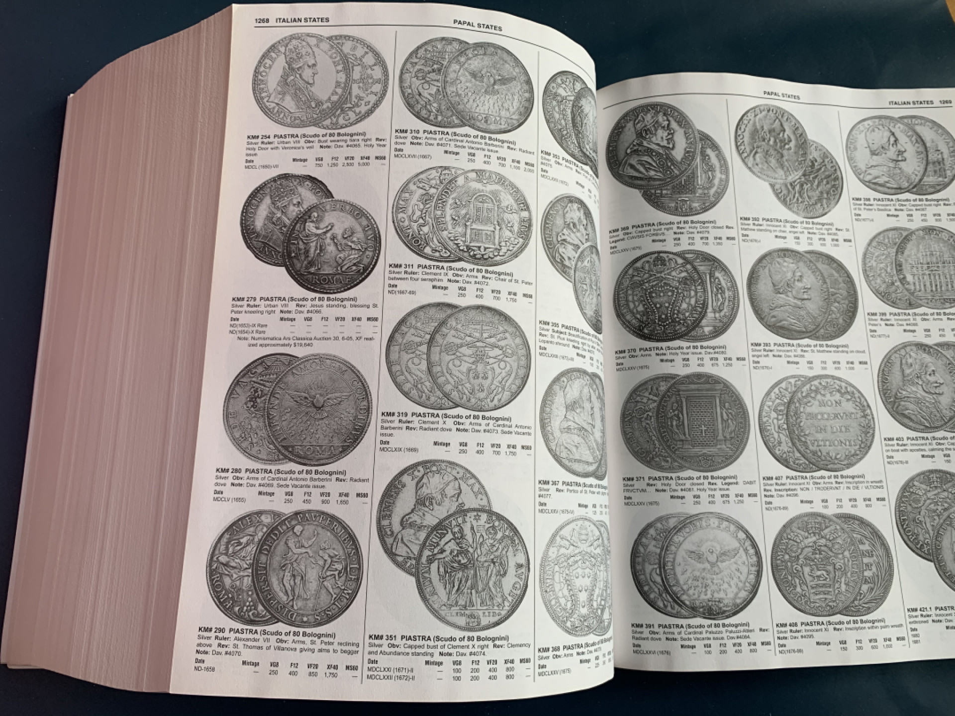 《竞宝斋》第28场-本周日，周一2场连拍（全场顺丰包邮） 难得 克劳斯目录 最新第七版 1601-1700年 涵盖世界24000枚钱币，杂志大小印刷非常清晰，厚达1632页！目录重约3公斤