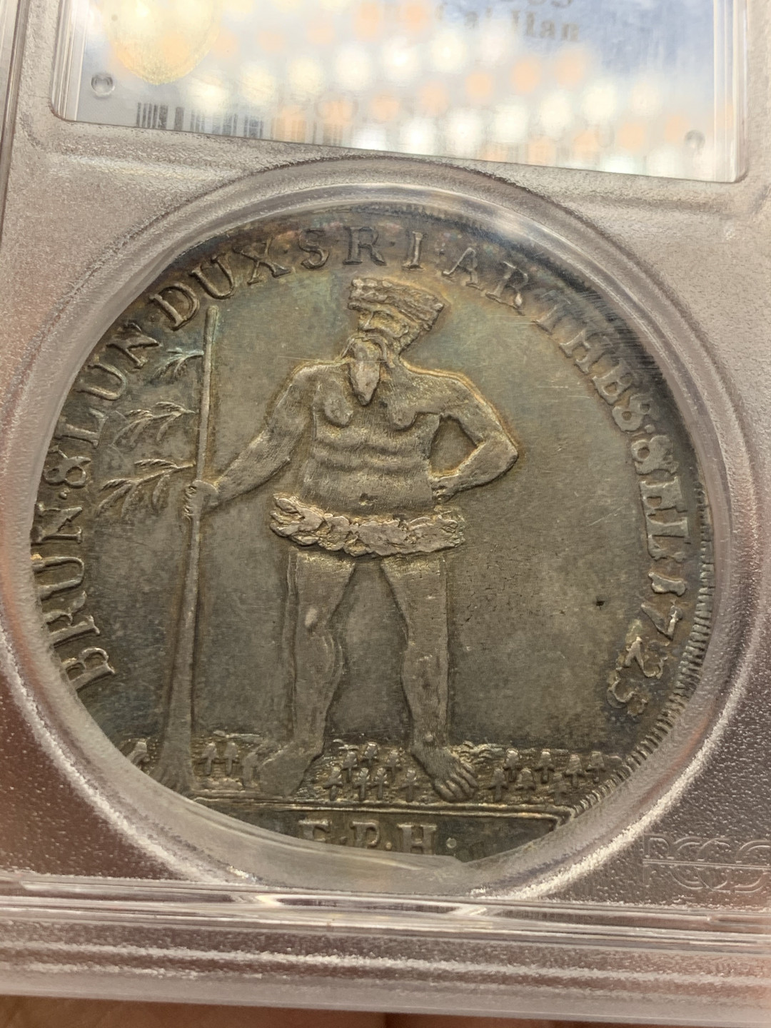 《竞宝斋》第28场-本周日，周一2场连拍（全场顺丰包邮） PCGS AU55 唯一冠军分 布伦瑞克-卢内堡-卡伦伯格-汉诺威 1725年 野人泰勒 深五彩包浆 正反深打 人物鼻尖可见 可遇不可求