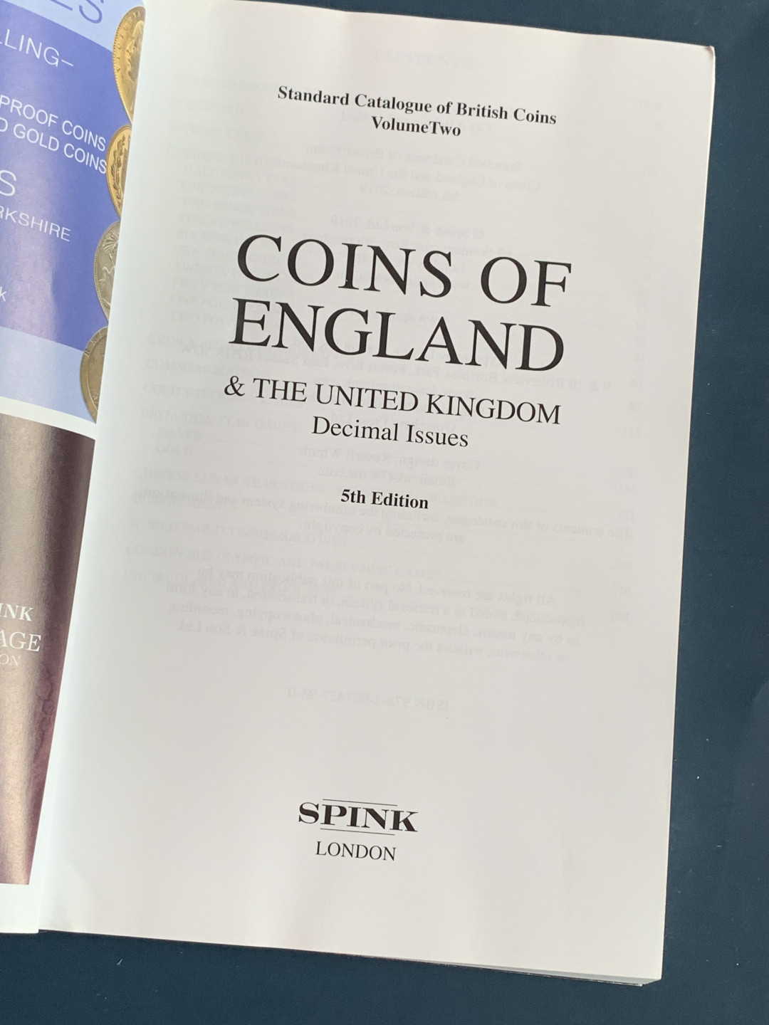 《竞宝斋》第28场-本周日，周一2场连拍（全场顺丰包邮） SPINK 斯宾克英国目录，保存完好，精装本546页（涵盖凯尔特人到二战时期）+平装本259页（英国十进制钱币目录）
