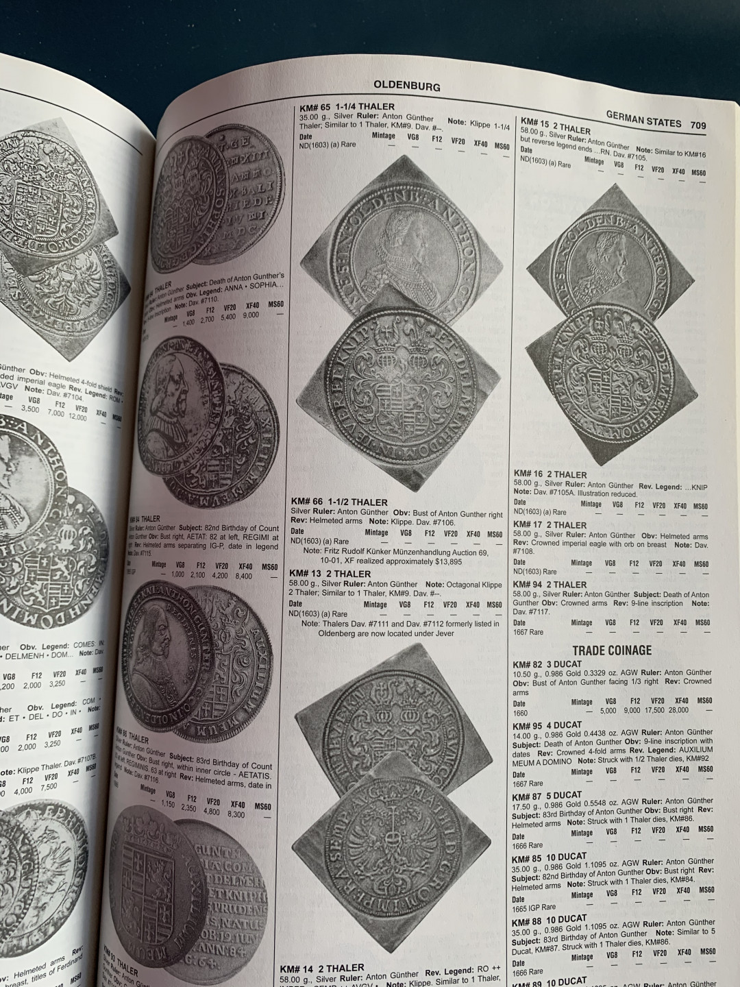 《竞宝斋》第28场-本周日，周一2场连拍（全场顺丰包邮） 难得 克劳斯目录 最新第七版 1601-1700年 涵盖世界24000枚钱币，杂志大小印刷非常清晰，厚达1632页！目录重约3公斤