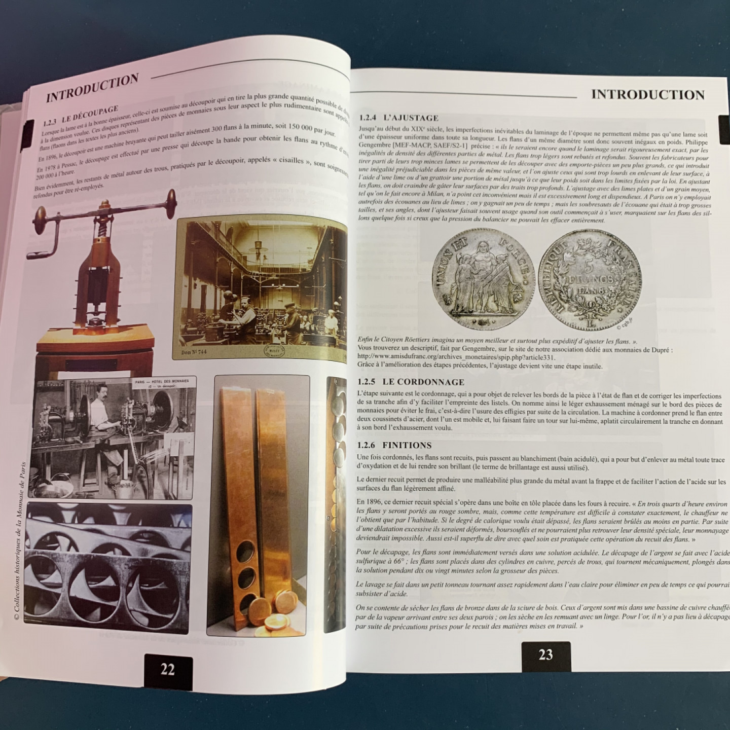 《竞宝斋》第28场-本周日，周一2场连拍（全场顺丰包邮） 法国2019钱币目录 从造币工艺，雕刻师，标识标志，细分版别都有详尽的分类  厚达1126页！可谓是法币的百科全书，难得