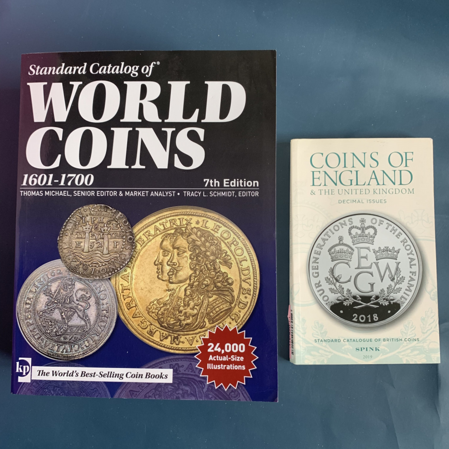 《竞宝斋》第28场-本周日，周一2场连拍（全场顺丰包邮） 难得 克劳斯目录 最新第七版 1601-1700年 涵盖世界24000枚钱币，杂志大小印刷非常清晰，厚达1632页！目录重约3公斤