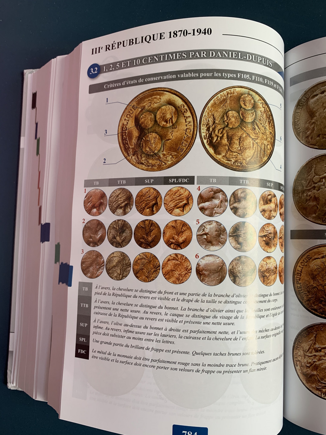 《竞宝斋》第28场-本周日，周一2场连拍（全场顺丰包邮） 法国2019钱币目录 从造币工艺，雕刻师，标识标志，细分版别都有详尽的分类  厚达1126页！可谓是法币的百科全书，难得