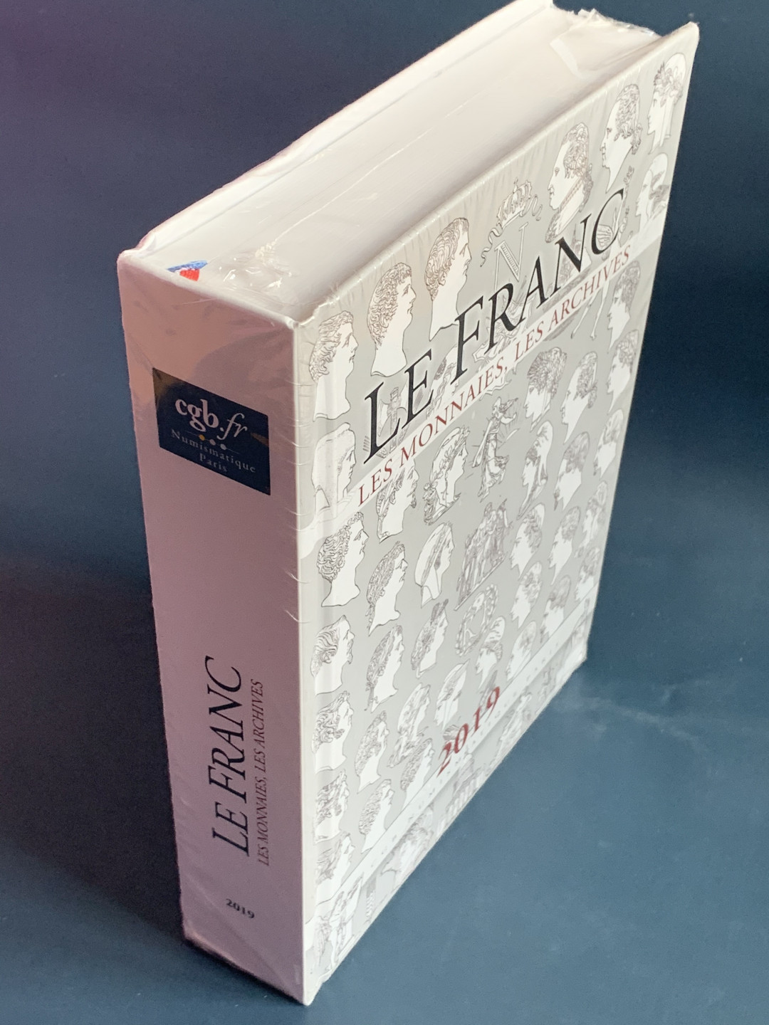 《竞宝斋》第28场-本周日，周一2场连拍（全场顺丰包邮） 法国2019钱币目录 从造币工艺，雕刻师，标识标志，细分版别都有详尽的分类  厚达1126页！可谓是法币的百科全书，难得