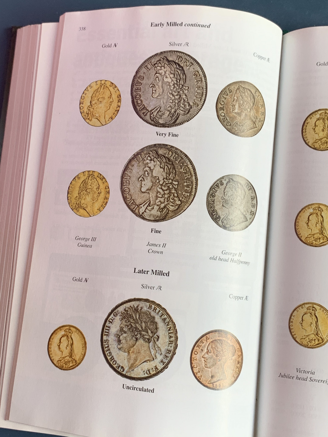 《竞宝斋》第28场-本周日，周一2场连拍（全场顺丰包邮） SPINK 斯宾克英国目录，保存完好，精装本546页（涵盖凯尔特人到二战时期）+平装本259页（英国十进制钱币目录）