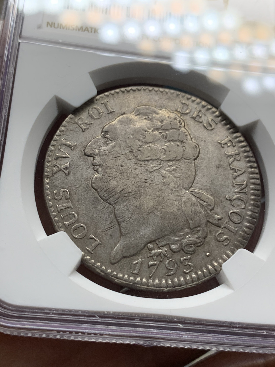 《竞宝斋》第28场-本周日，周一2场连拍（全场顺丰包邮） NGC 评级 法国1793年 路易十六 天使埃居 大银币 整体深打 人物清晰 这个评分也是高手