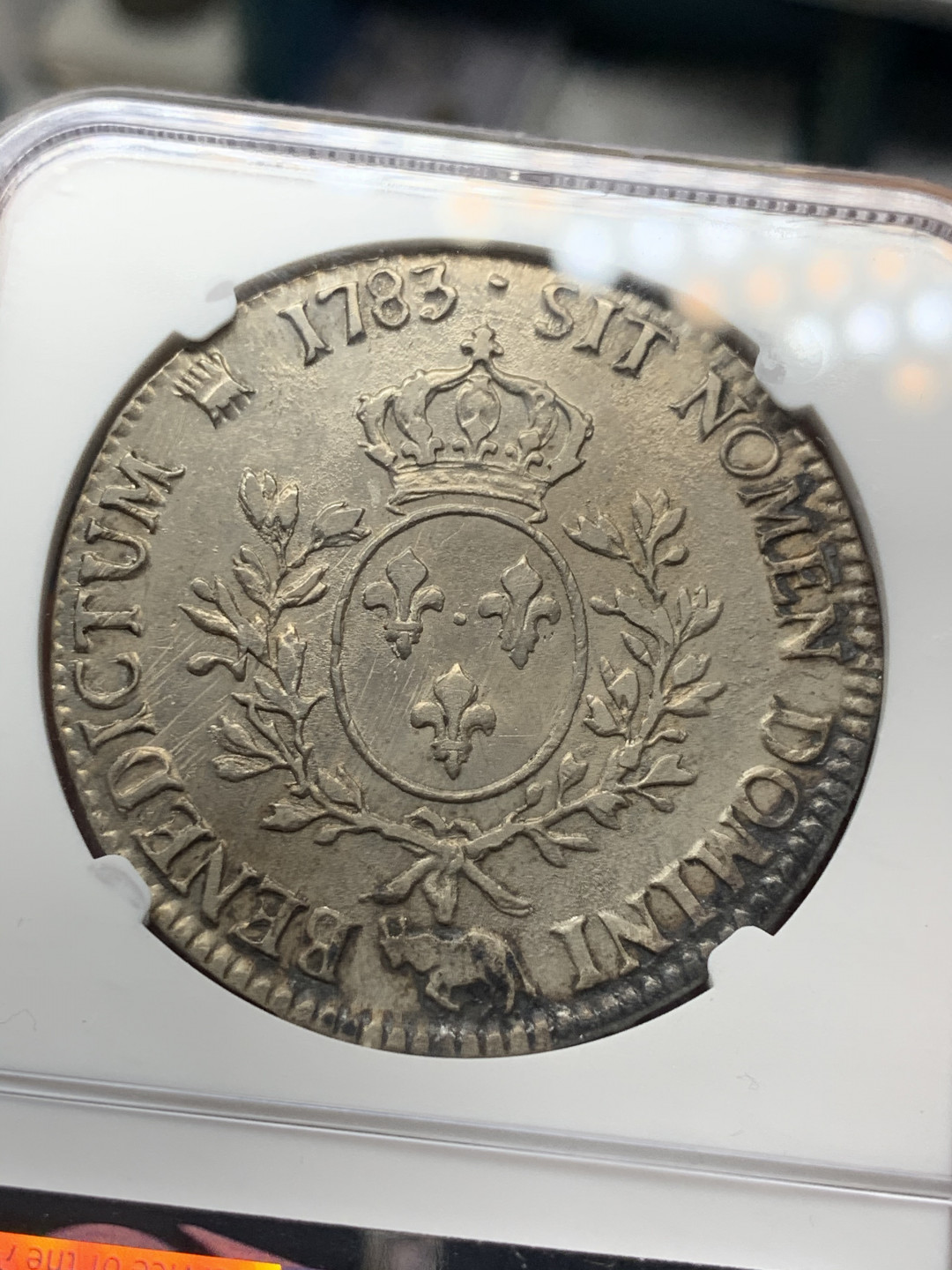 《竞宝斋》第28场-本周日，周一2场连拍（全场顺丰包邮） NGC 评级 法国 1783年 路易十六 埃居 大银币 正反细节清晰，少见减重痕，背面全深打，叶片清晰 难得状态