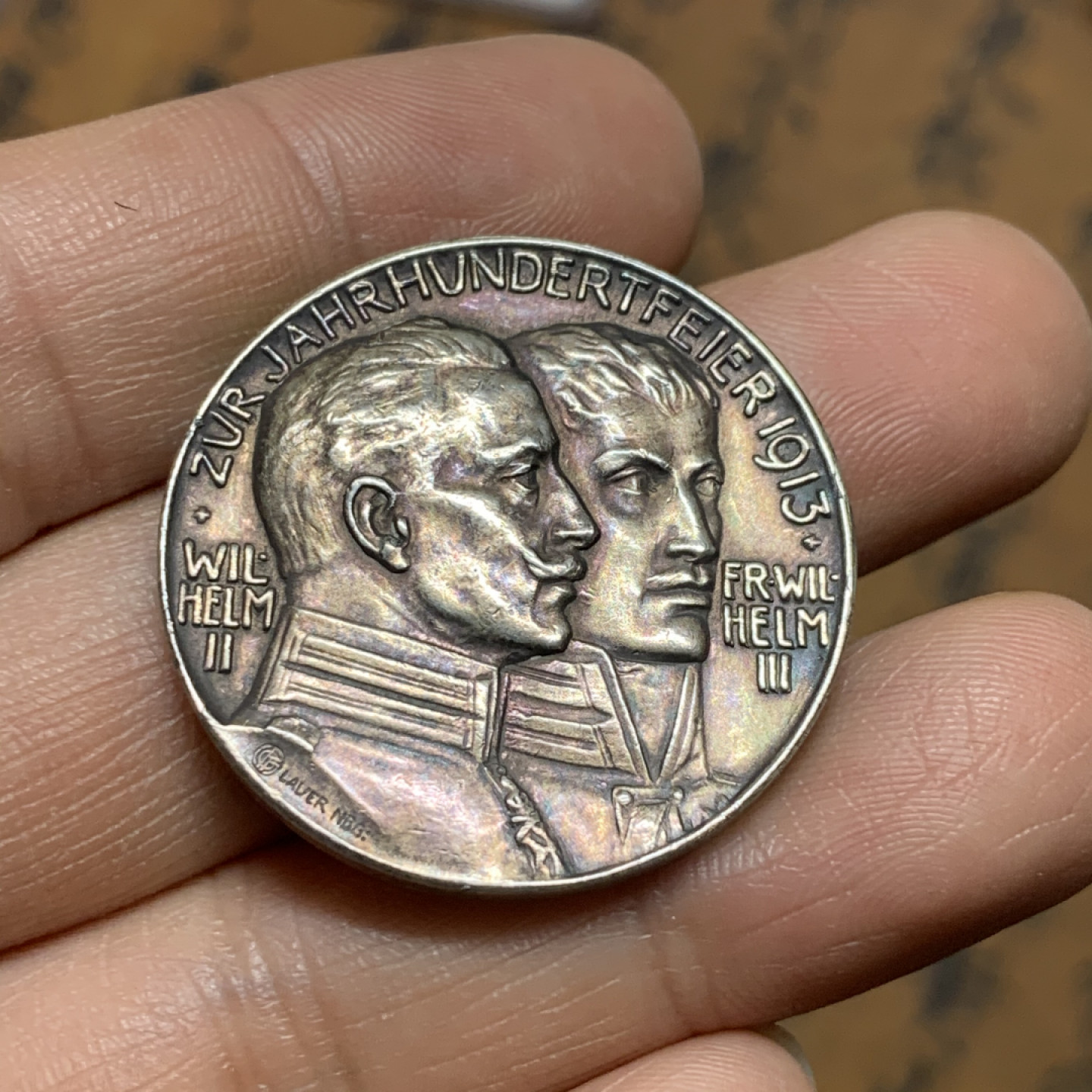 《竞宝斋》第28场-本周日，周一2场连拍（全场顺丰包邮） 裸章 德国1913年，解放战争100周年银章，直径33mm，重量18g,酱彩包浆990银